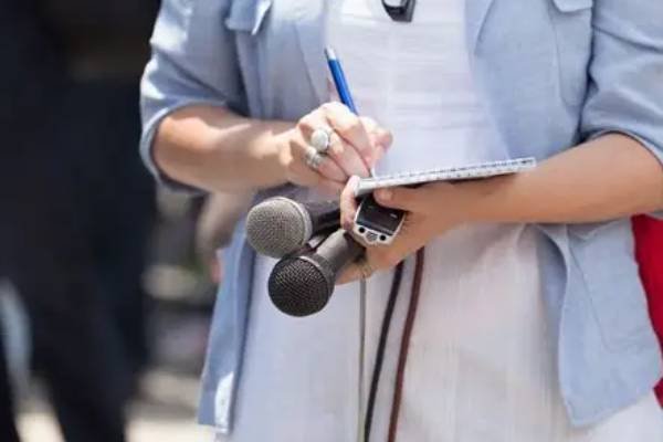 நாடாளு மன்றத்தில் அவமதிக்கப்பட்ட ஊடகவியலாளர்!!