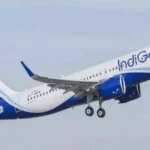 டிஷ்யூ காகிதத்தில் வெடிகுண்டு மிரட்டல்-நடுவானில் பறந்த விமானம் அவசரமாக தரையிறக்கம்