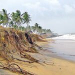 பருத்தித்துறையை அச்சுறுத்தும் கடல் – ஊருக்குள் கடல் நீர் புகும் அபாயம்!