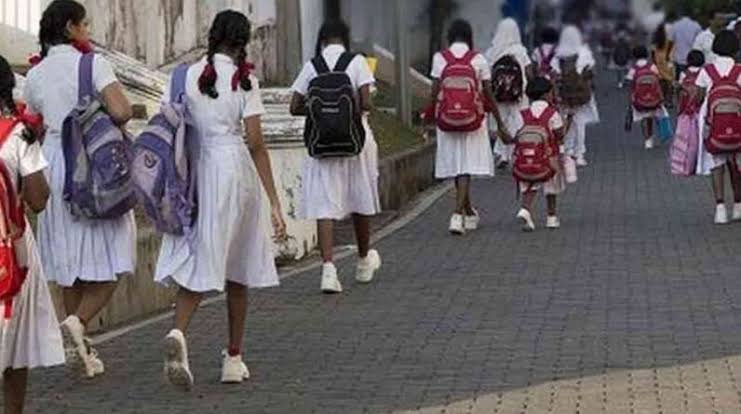 மாணவர்களின் கவனத்திற்கு – மீண்டும் திறக்கப்படும் பாடசாலைகள்