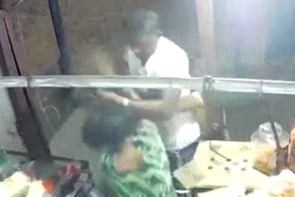 யாழில் மனைவி மீது கொலைவெறித் தாக்குதல்! கணவன் தலைமறைவு