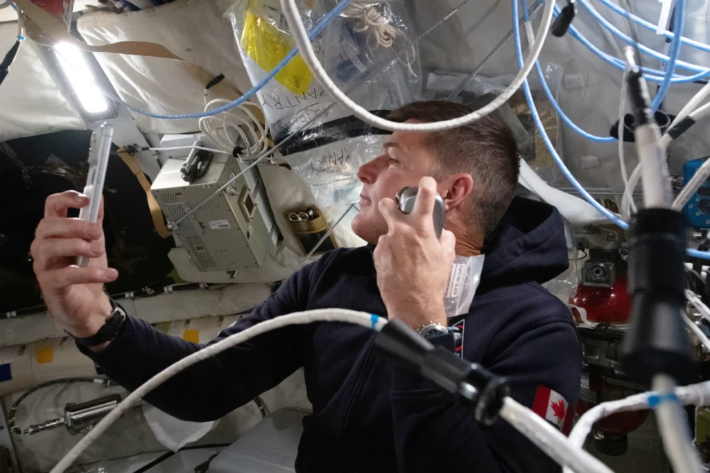 ஓரியன் விண்கலத்தின் தொடர்பு துண்டிப்பு!!