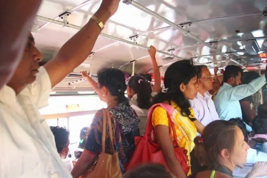 பேருந்தில் பயணித்த சிறுமியிடம் இராணுவச் சிப்பாய் அத்துமீறல்!!