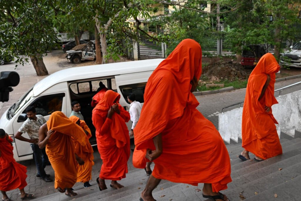 போதைப்பொருள் கடத்திய பிக்குமாருக்கு விளக்கமறியல்!!
