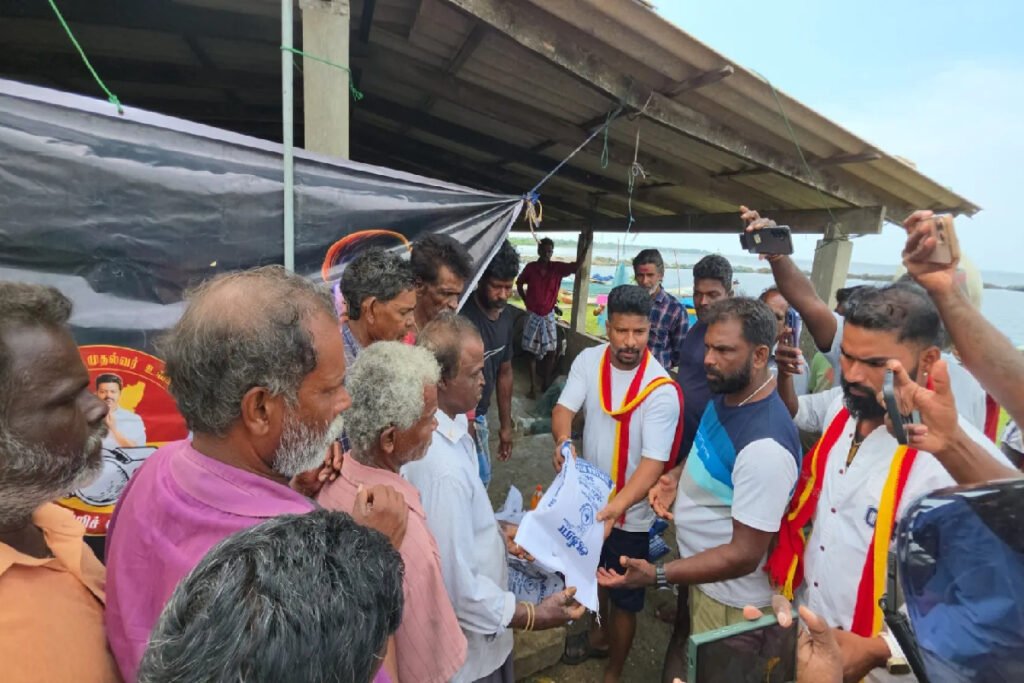 விஜய் வெற்றி – யாழில் உலருணவுப் பொதிகள் வழங்கி வைப்பு!!