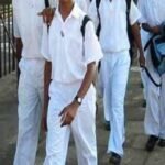 பாடசாலை மாணவர்களிடையே கத்தி குத்து!!