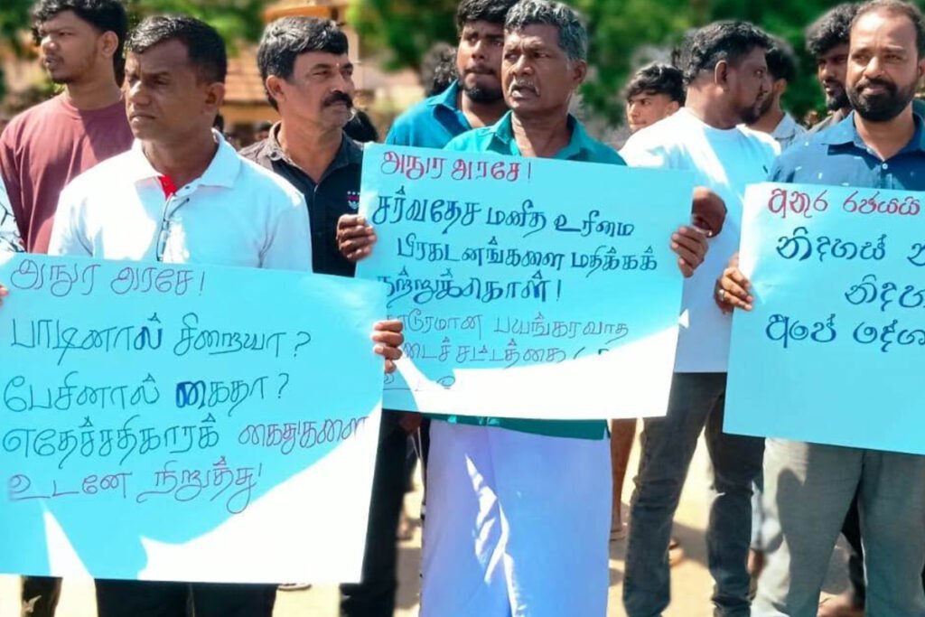 பாடகர் சங்கீர்த்தனன் கைதுக்கு எதிர்ப்பு தெரிவித்து கிளிநொச்சியில் ஆர்ப்பாட்டம்!!