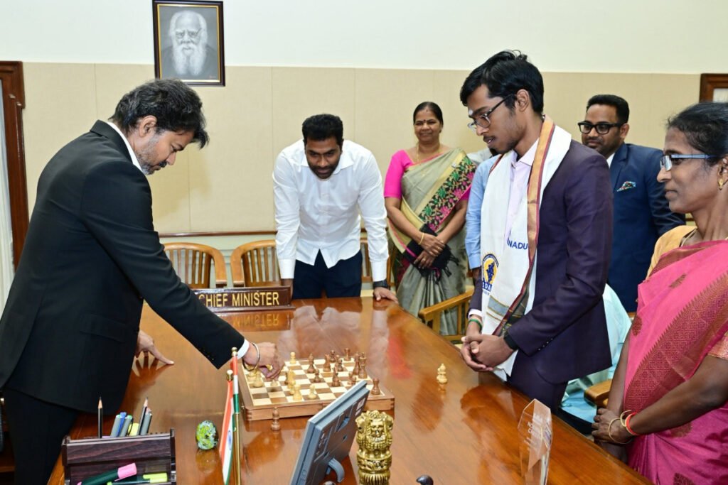 பிரக்ஞானந்தாவுக்கு  இன்ப அதிர்ச்சி கொடுத்த தமிழக முதலமைச்சர்!!