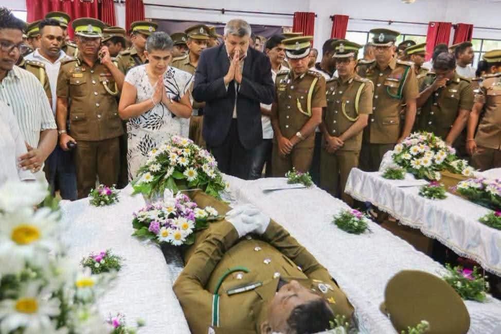 உயிரிழந்த சிறைச்சாலை அதிகாரிகளுக்கு நேரில் அஞ்சலி செலுத்தினார் நீதி அமைச்சர்!!