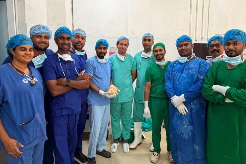 மிகப் பெரிய சிறு நீரக கல்லை அகற்றி திருகோணமலை வைத்தியர்கள் சாதனை!!