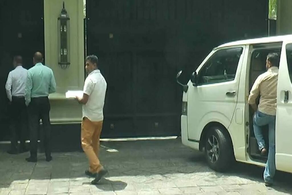 முன்னாள் அமைச்சர் ரவி கருணாநாயக்க கைது!!