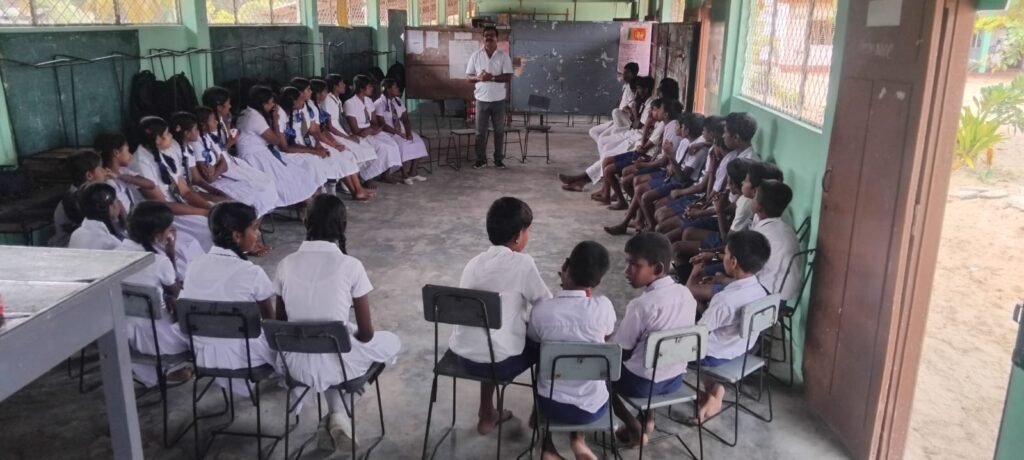 புனித நகர் வித்யாலய மாணவர்களுக்கு முதலுதவி பயிற்சி!!