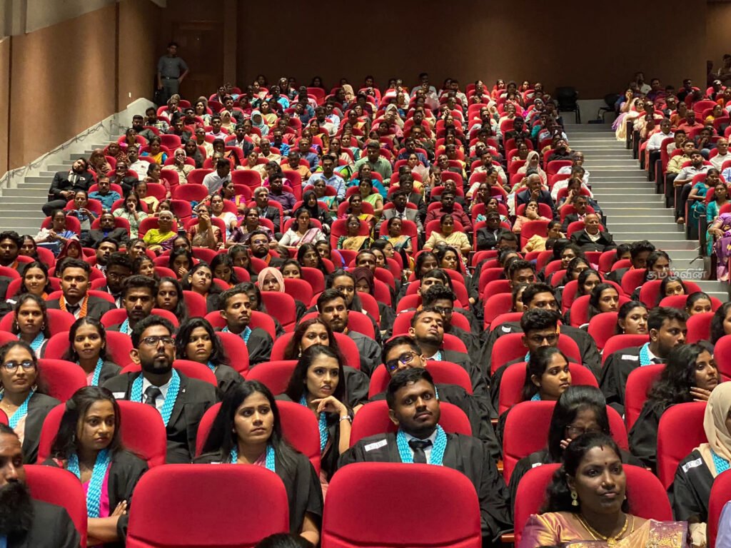 சிறப்புற நடைபெற்ற கிழக்கு பல்கலைக்கழக பட்டமளிப்பு விழா!!