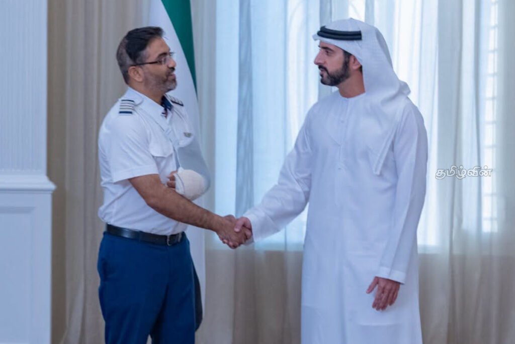 Flydubai இன் இந்திய விமானிக்கு ஜனாதிபதி வழங்கிய உயரிய கௌரவம்!!